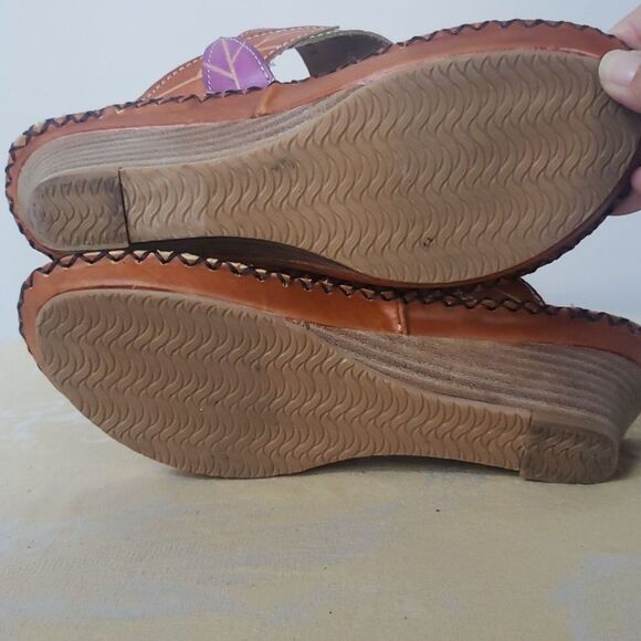 Spring Step Sandal Womens 7 Tooled Leather Leaves and Flowers Thong Wedge Heel - Picture 6 of 8